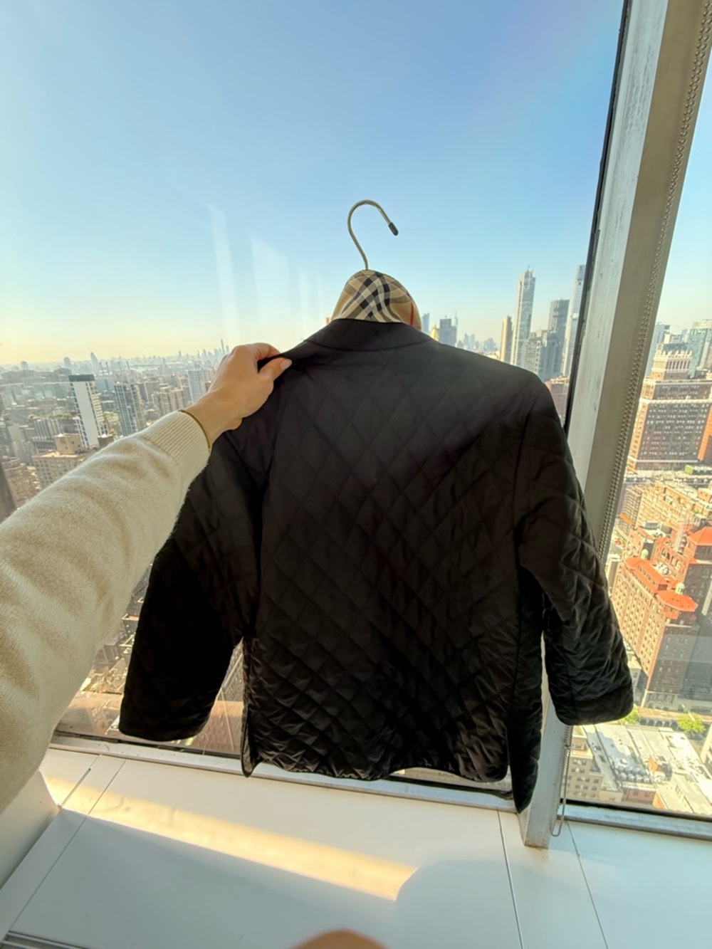 Burberry Black Quilted Jacket with Signature Check Lining - Picture 2 of 5